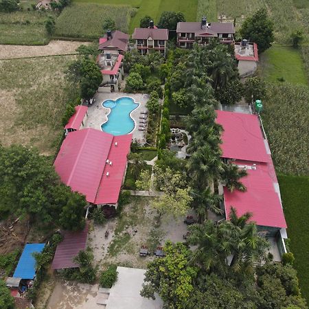 Royal Tiger Luxury Resort 4 Star Саураха Екстериор снимка