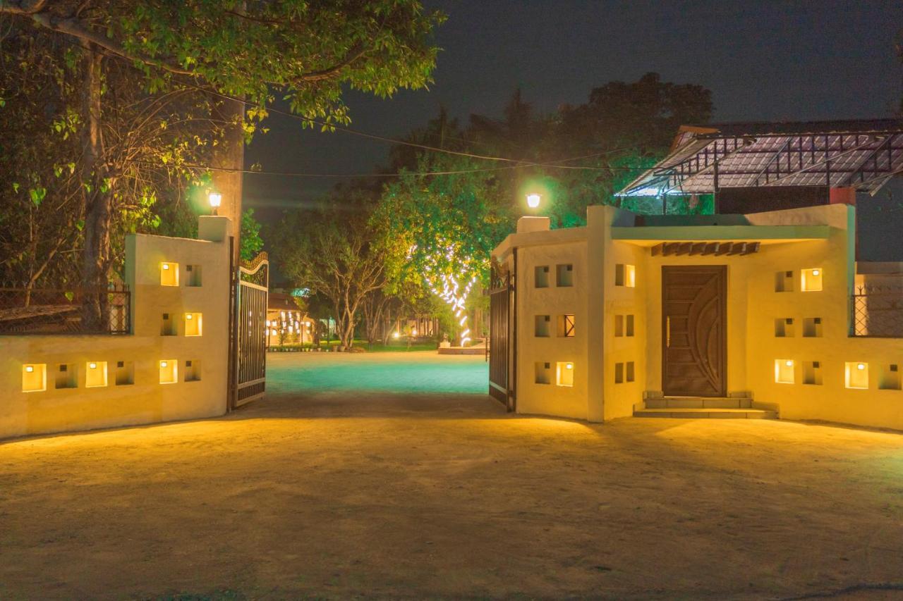 Royal Tiger Luxury Resort 4 Star Саураха Екстериор снимка