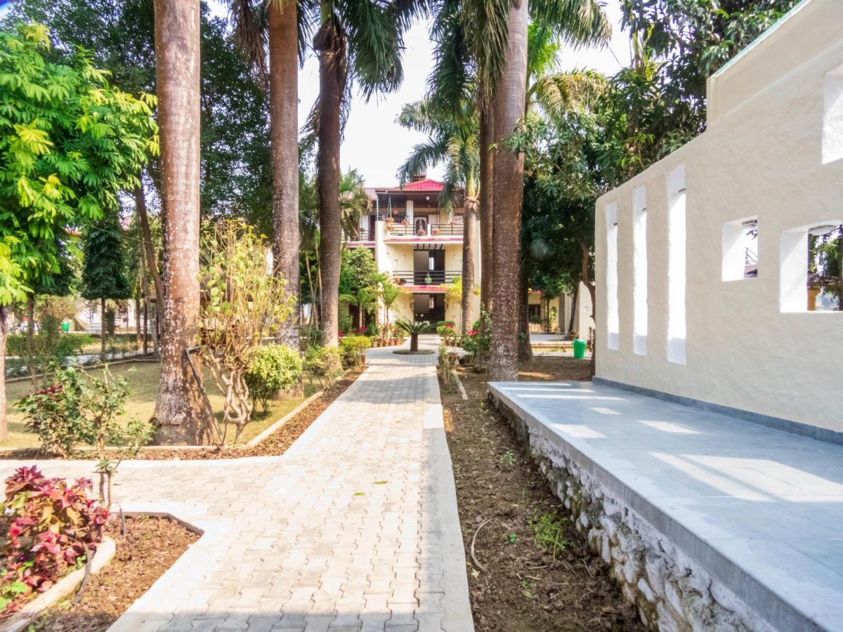 Royal Tiger Luxury Resort 4 Star Саураха Екстериор снимка