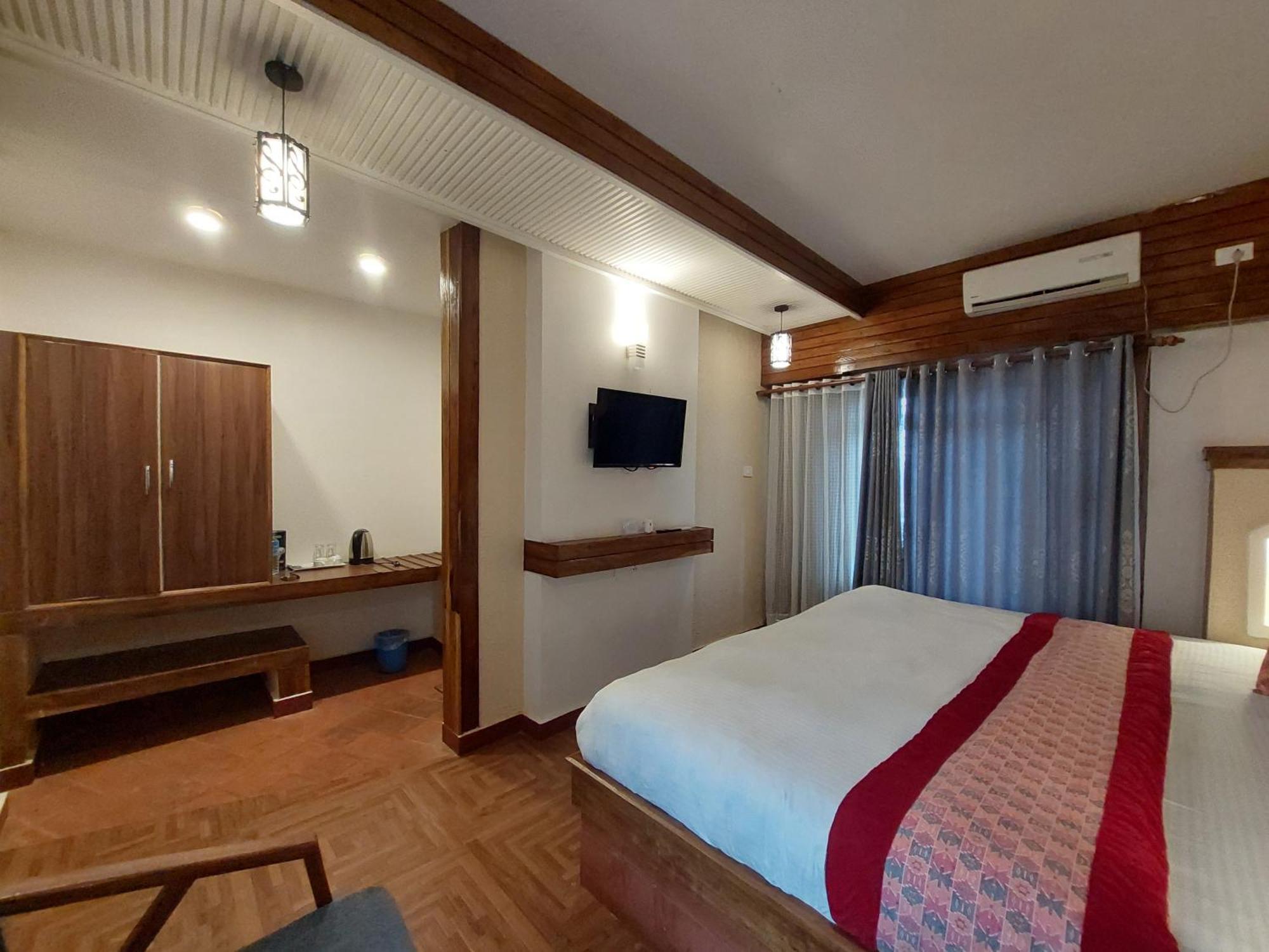 Royal Tiger Luxury Resort 4 Star Саураха Екстериор снимка