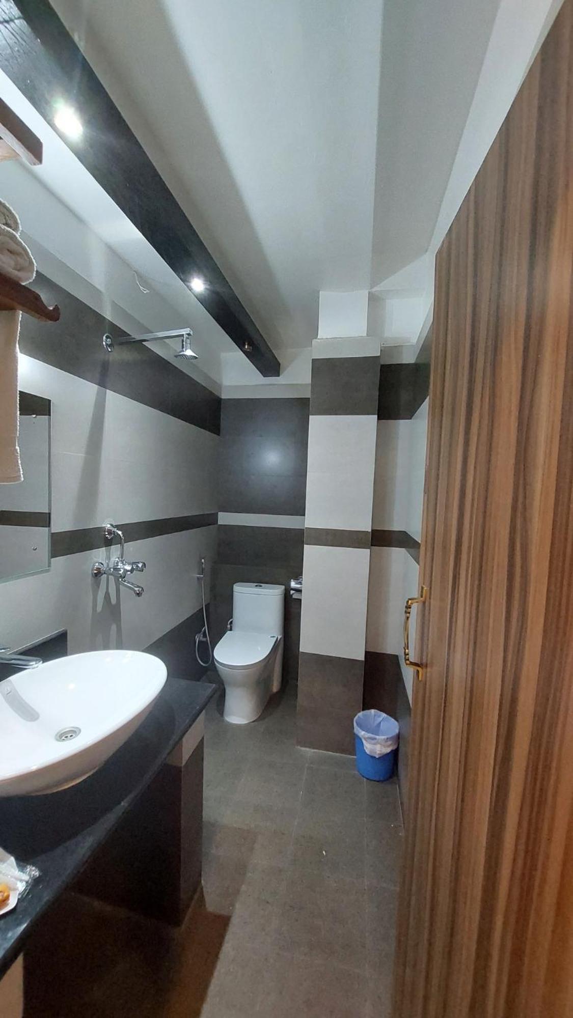 Royal Tiger Luxury Resort 4 Star Саураха Екстериор снимка