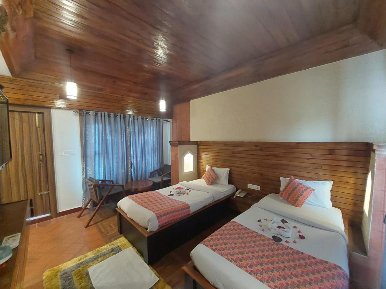 Royal Tiger Luxury Resort 4 Star Саураха Екстериор снимка