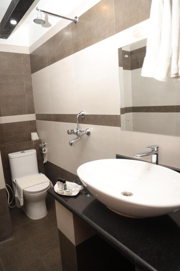 Royal Tiger Luxury Resort 4 Star Саураха Екстериор снимка