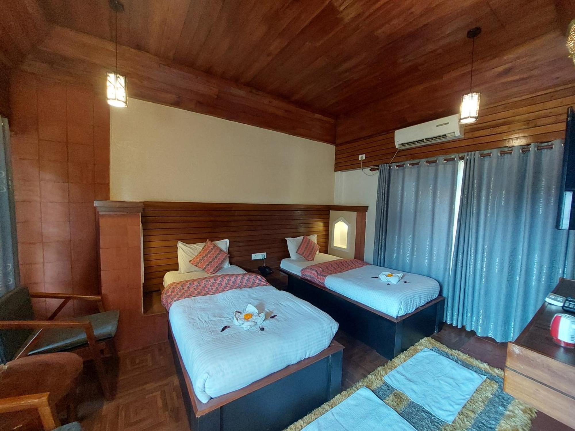 Royal Tiger Luxury Resort 4 Star Саураха Екстериор снимка