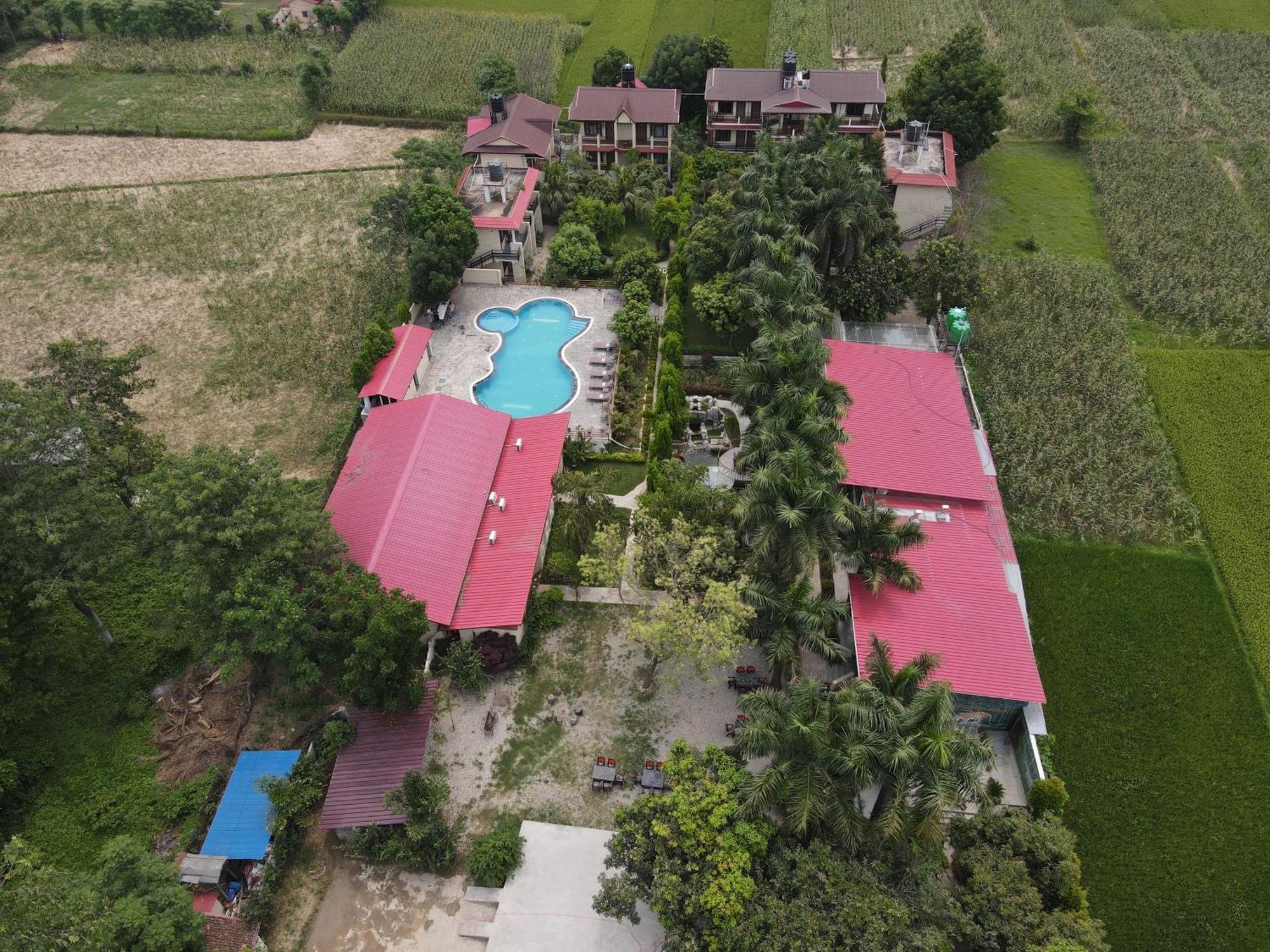 Royal Tiger Luxury Resort 4 Star Саураха Екстериор снимка